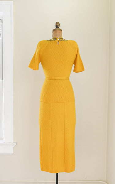 vintage 1930s Yellow knit dress on a mannequin against a plain background