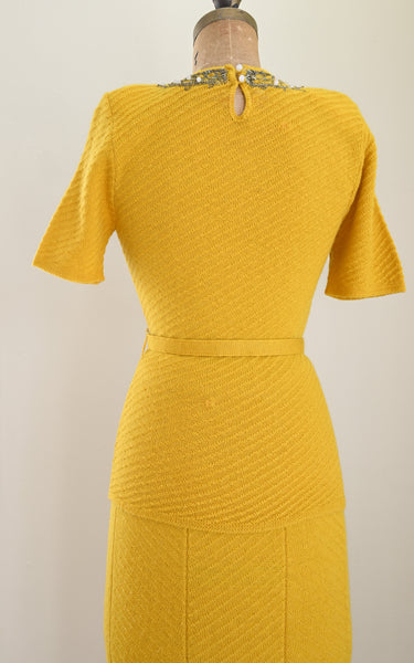 vintage 1930s Yellow knit dress on a mannequin against a plain background