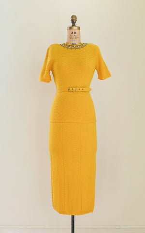 vintage 1930s Yellow knit dress on a mannequin against a plain background