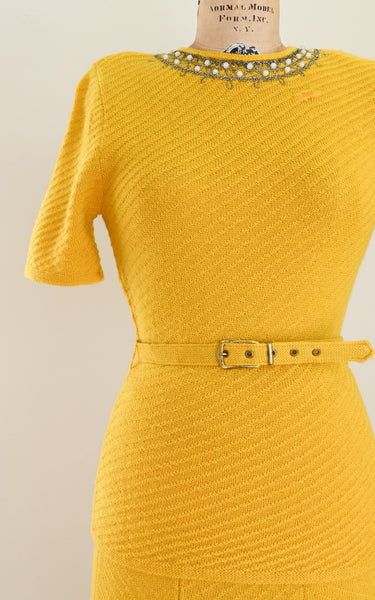 vintage 1930s Yellow knit dress on a mannequin against a plain background