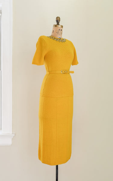 vintage 1930s Yellow knit dress on a mannequin against a plain background