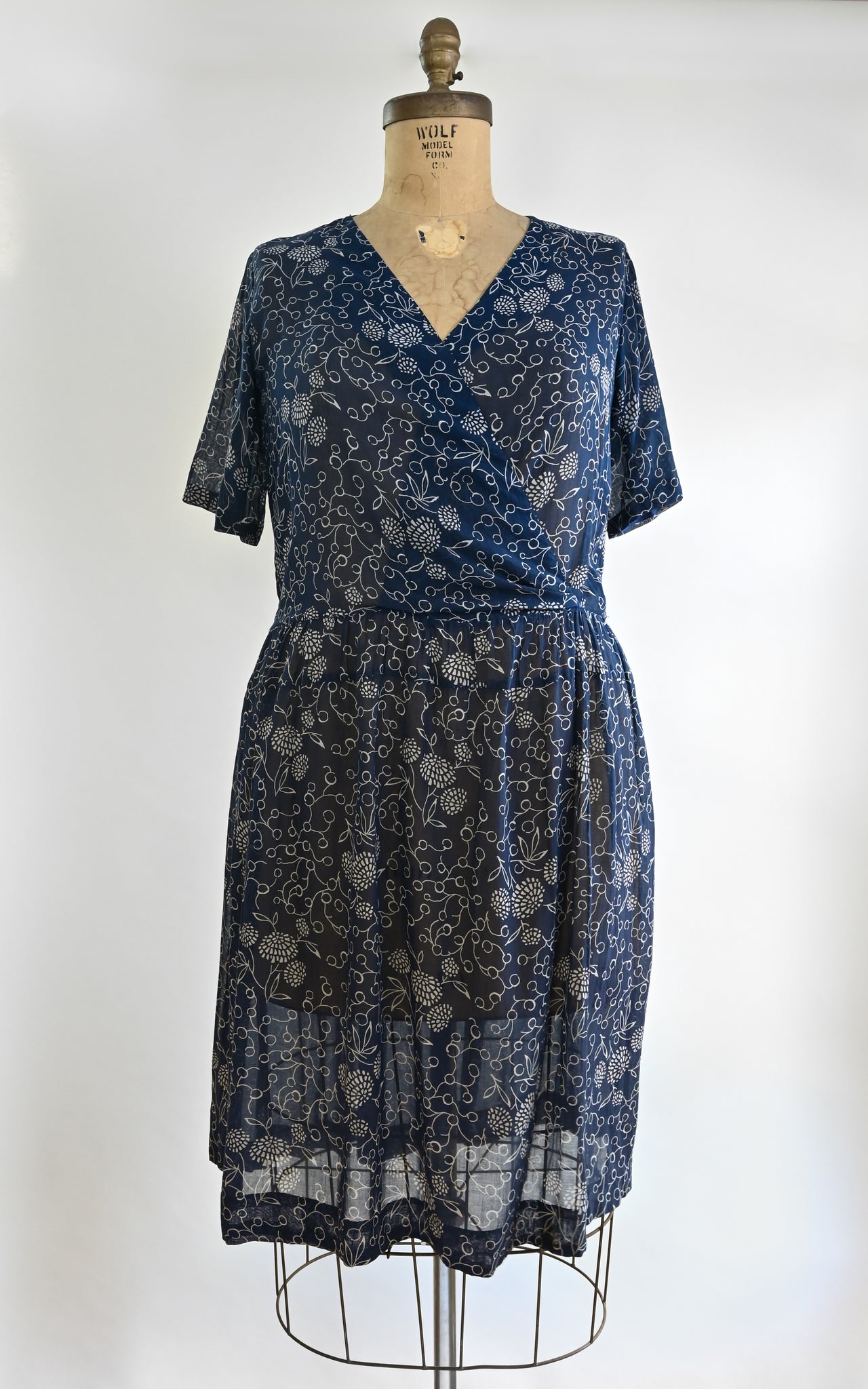 Robe Dahlias de minuit des années 1920