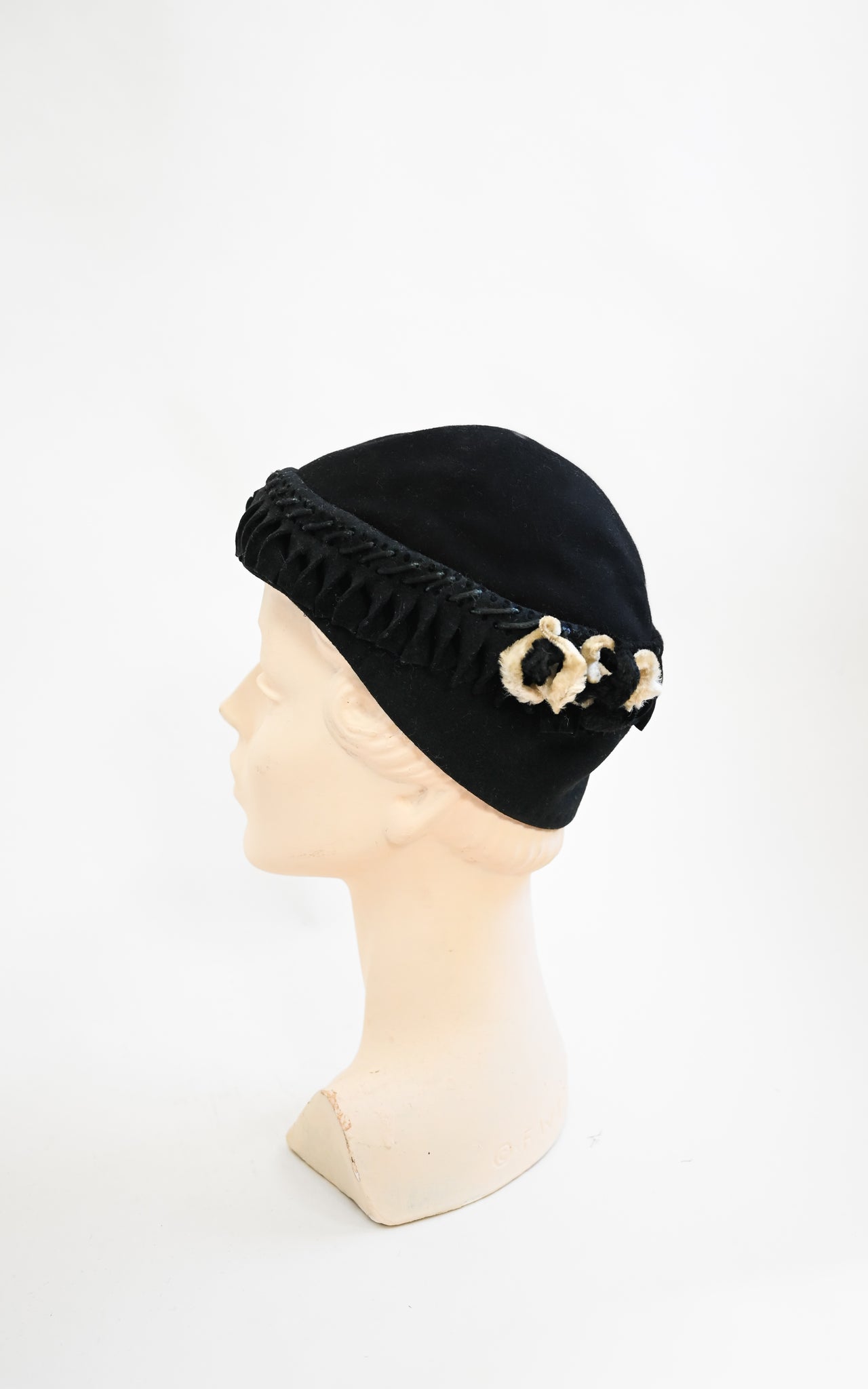 1920s Tressé Cloche